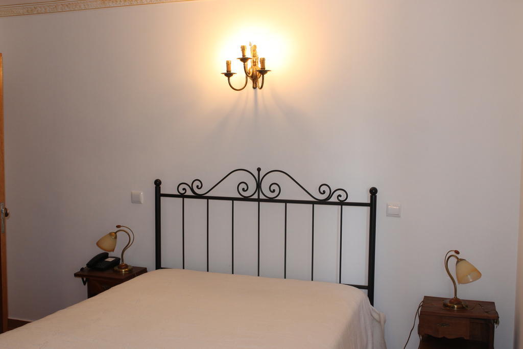 "O Viajante" Low Cost Hotel Estremoz Dış mekan fotoğraf