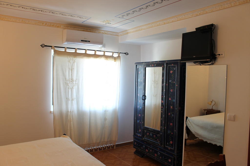 "O Viajante" Low Cost Hotel Estremoz Dış mekan fotoğraf