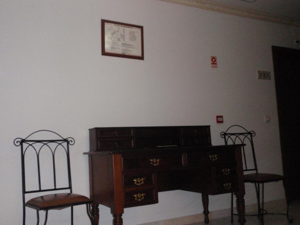 "O Viajante" Low Cost Hotel Estremoz Dış mekan fotoğraf