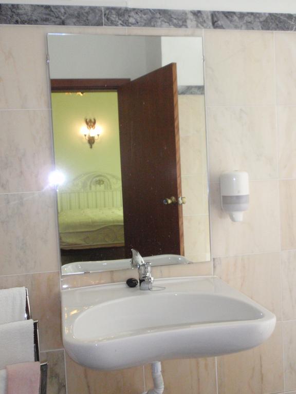 "O Viajante" Low Cost Hotel Estremoz Oda fotoğraf