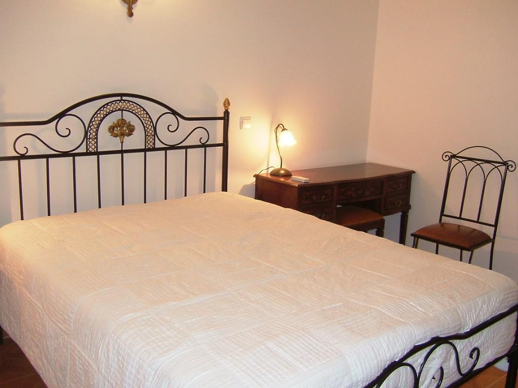 "O Viajante" Low Cost Hotel Estremoz Oda fotoğraf