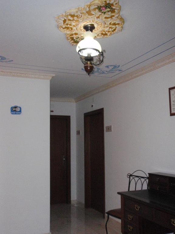 "O Viajante" Low Cost Hotel Estremoz Dış mekan fotoğraf